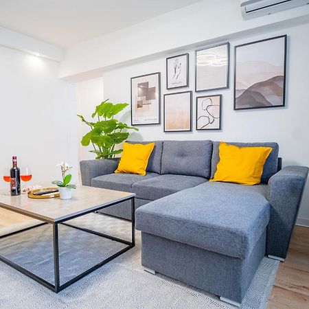 Spacious Newly Renovated 2Br Apartments With Balcony Bükreş Dış mekan fotoğraf