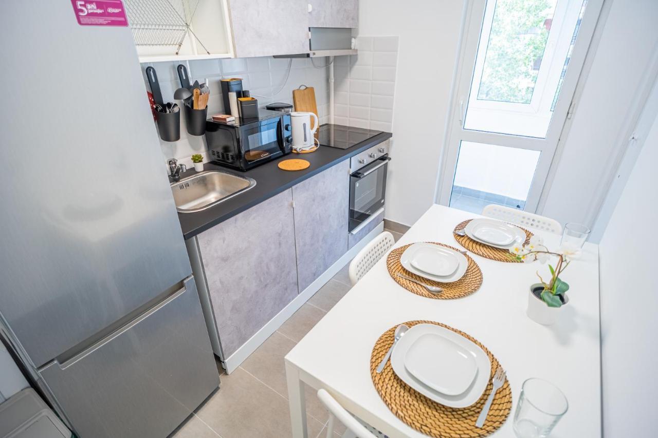 Spacious Newly Renovated 2Br Apartments With Balcony Bükreş Dış mekan fotoğraf