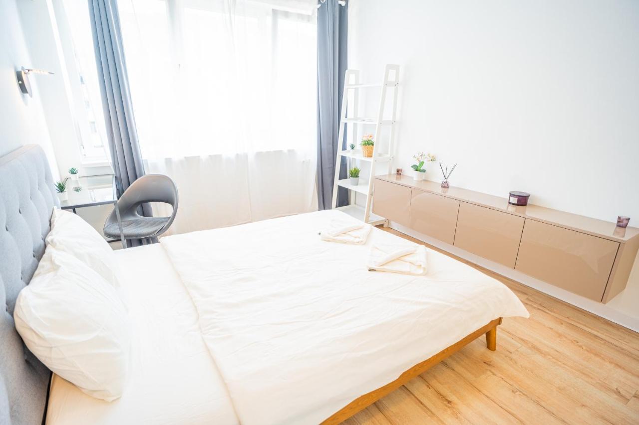 Spacious Newly Renovated 2Br Apartments With Balcony Bükreş Dış mekan fotoğraf
