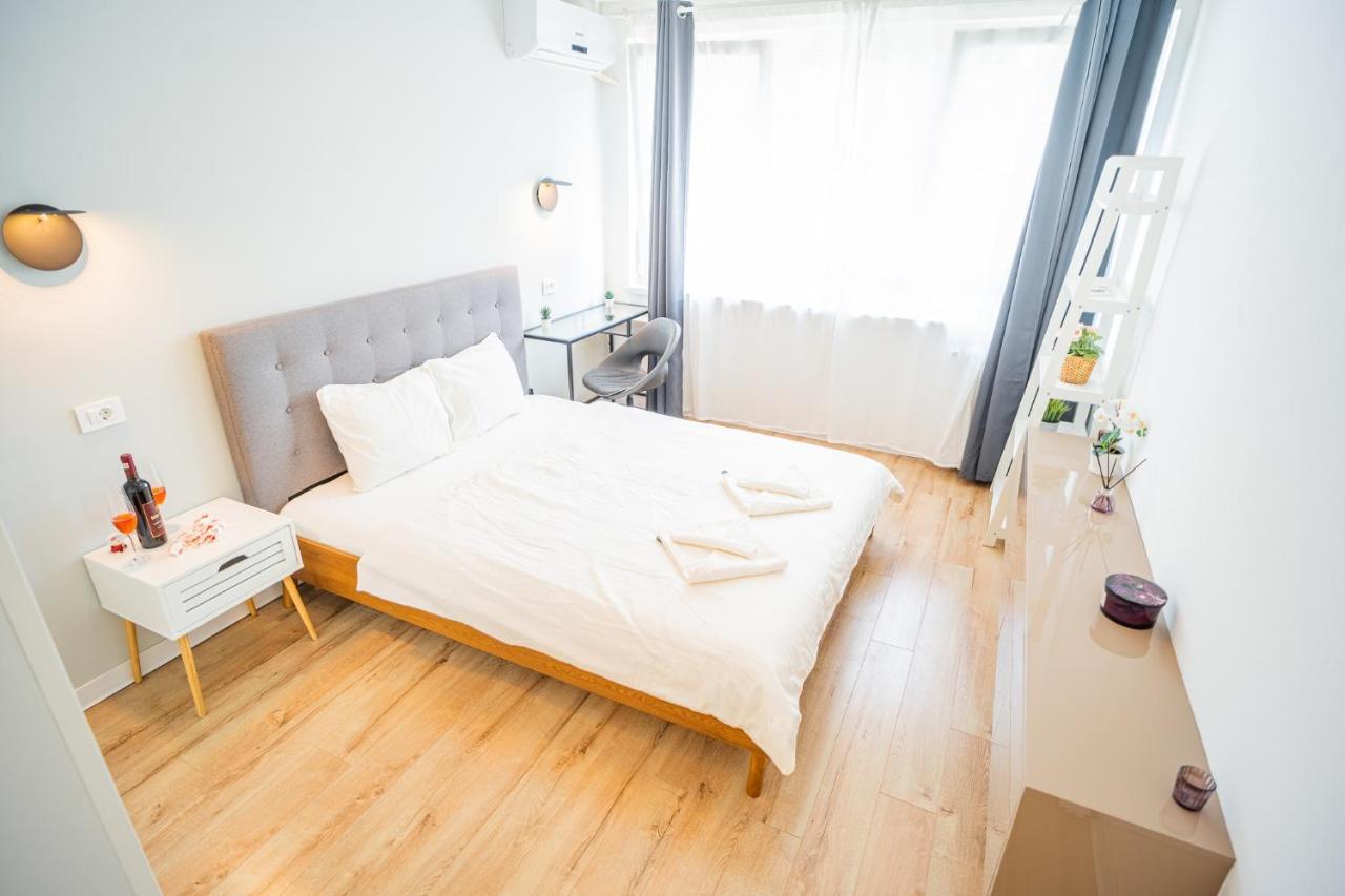 Spacious Newly Renovated 2Br Apartments With Balcony Bükreş Dış mekan fotoğraf