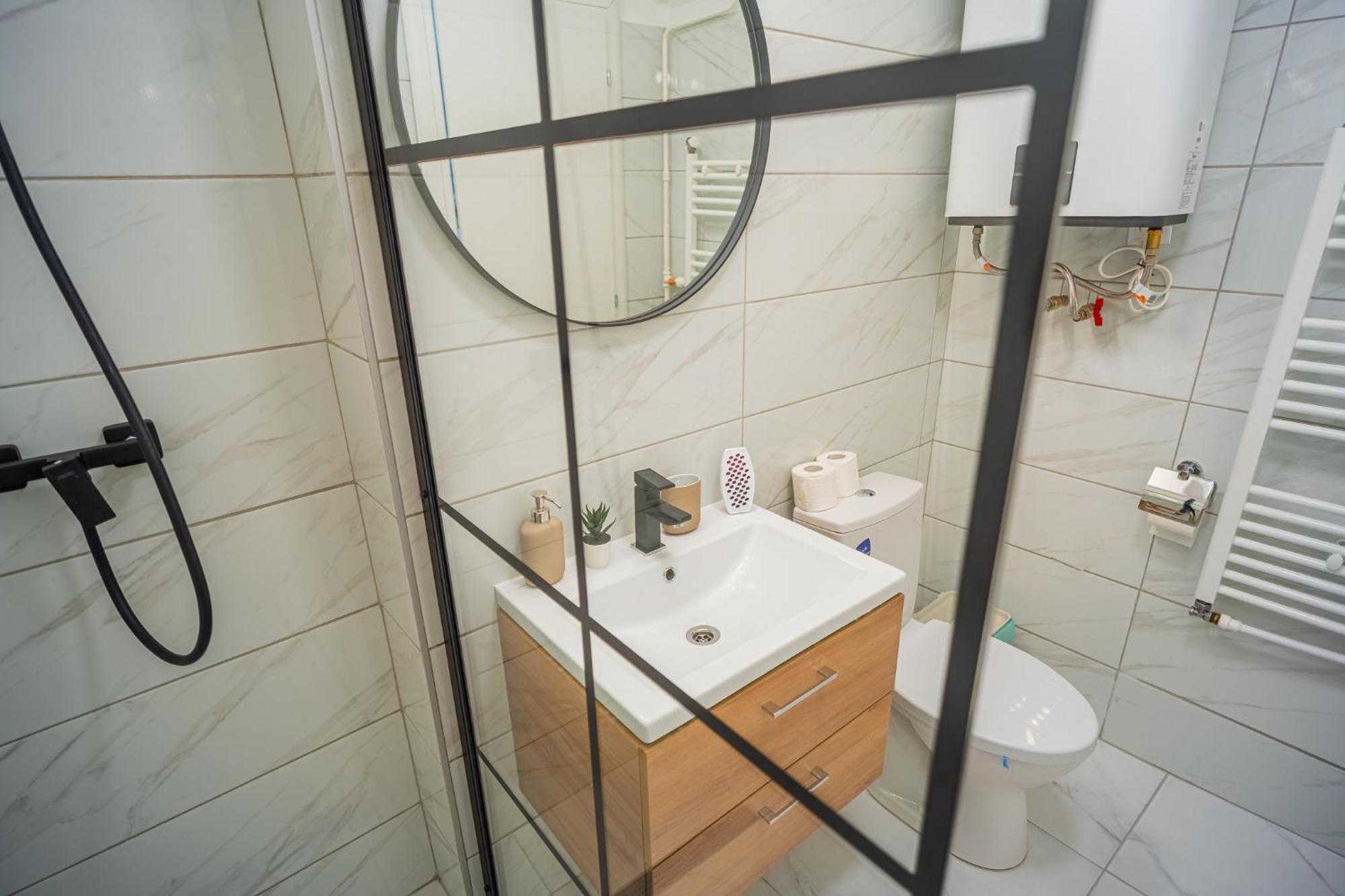 Spacious Newly Renovated 2Br Apartments With Balcony Bükreş Dış mekan fotoğraf