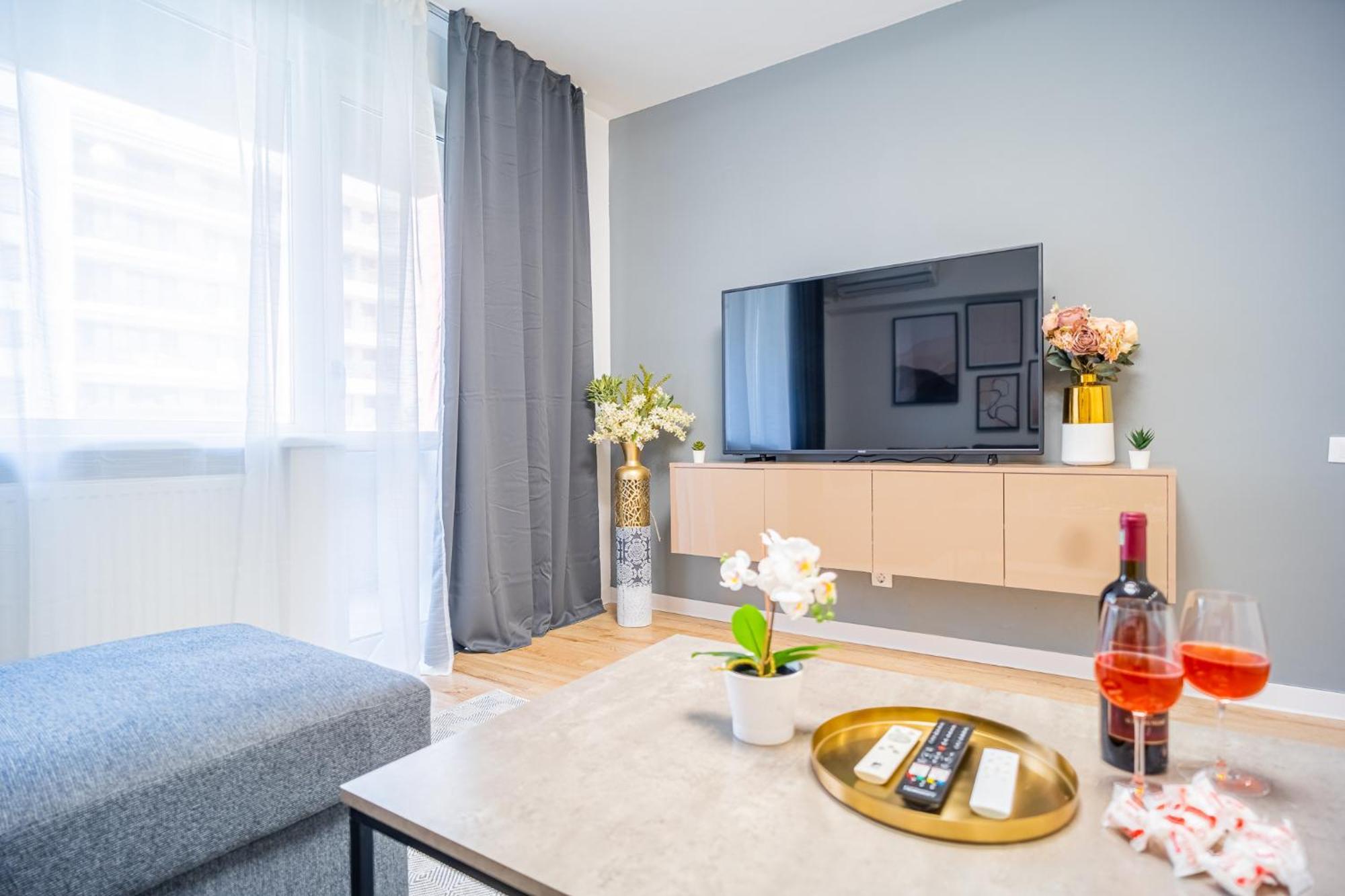 Spacious Newly Renovated 2Br Apartments With Balcony Bükreş Dış mekan fotoğraf