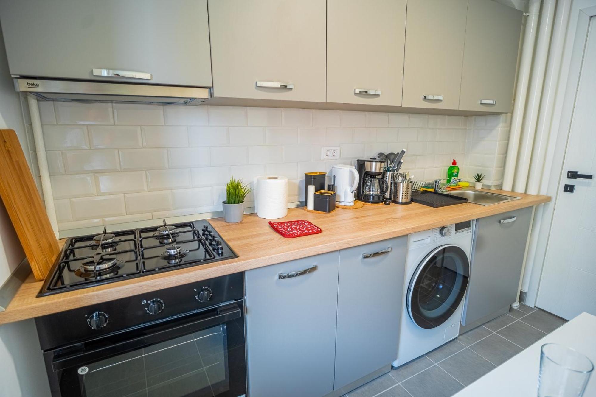 Spacious Newly Renovated 2Br Apartments With Balcony Bükreş Dış mekan fotoğraf