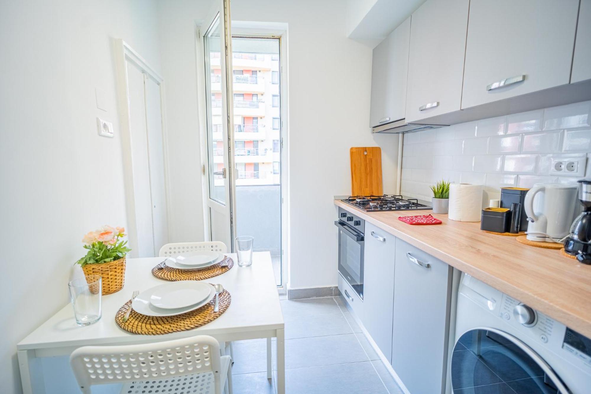 Spacious Newly Renovated 2Br Apartments With Balcony Bükreş Dış mekan fotoğraf