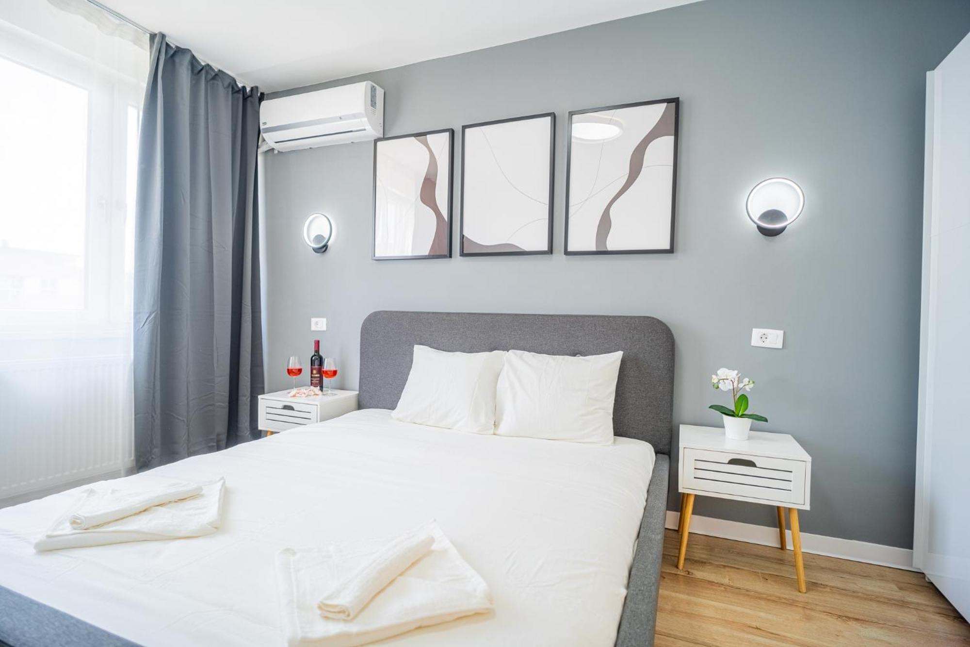 Spacious Newly Renovated 2Br Apartments With Balcony Bükreş Dış mekan fotoğraf