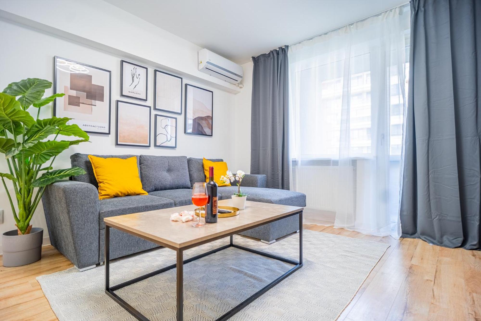 Spacious Newly Renovated 2Br Apartments With Balcony Bükreş Dış mekan fotoğraf